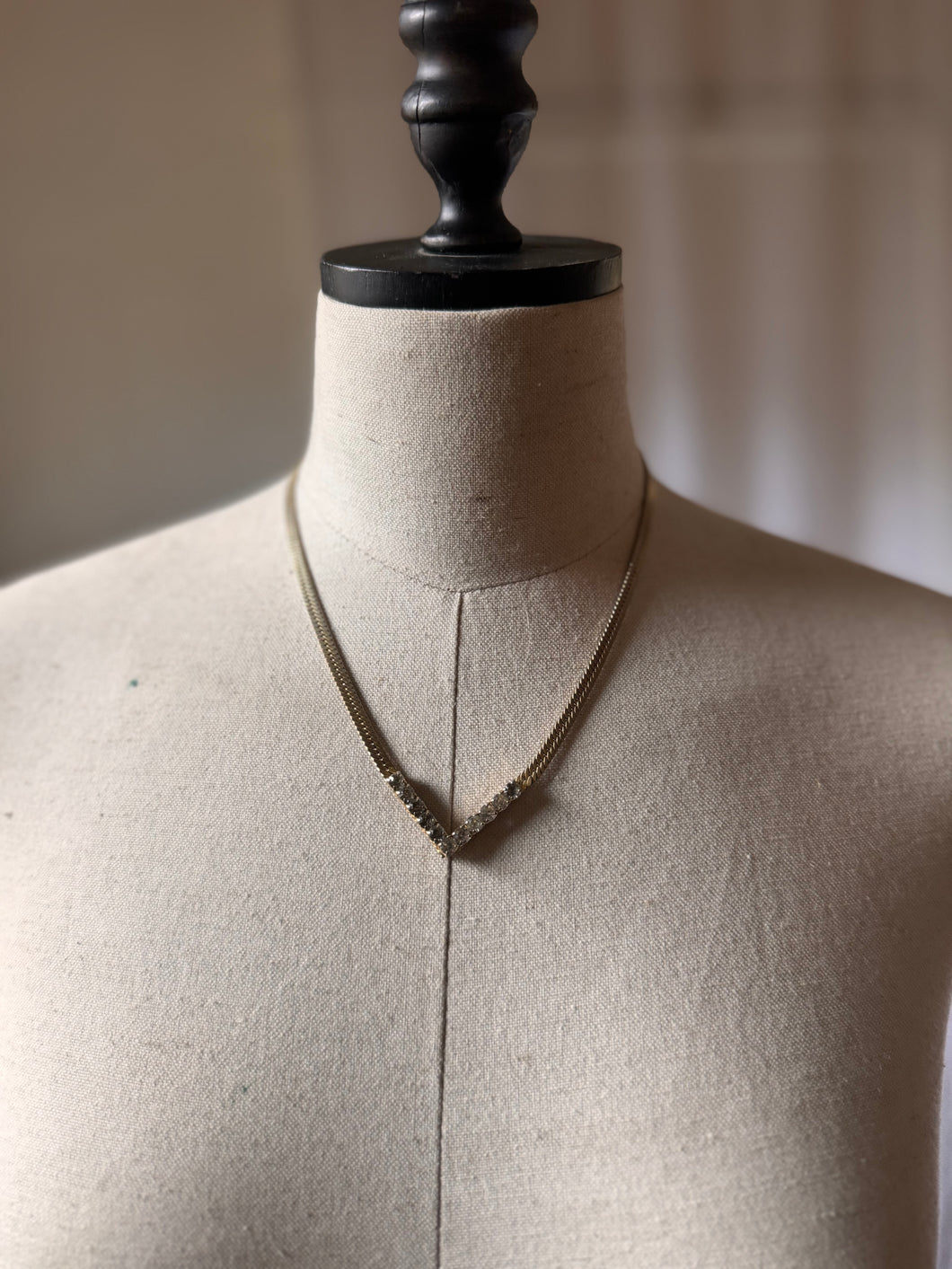 Vintage V Stone Jewerly Necklace