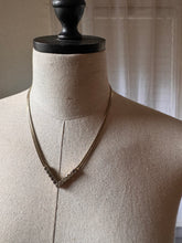 Load image into Gallery viewer, Vintage V Stone Jewerly Necklace
