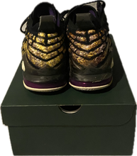 Load image into Gallery viewer, NIKE LeBron 17 &#39;Lakers&#39; US MENS SZ7Y BLACK PURPLE GOLD- USED IN BOX
